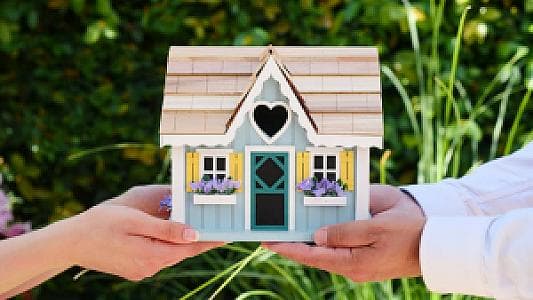 A Guide to Buying Resale Property in Dubai: Legal Steps, Title & More
